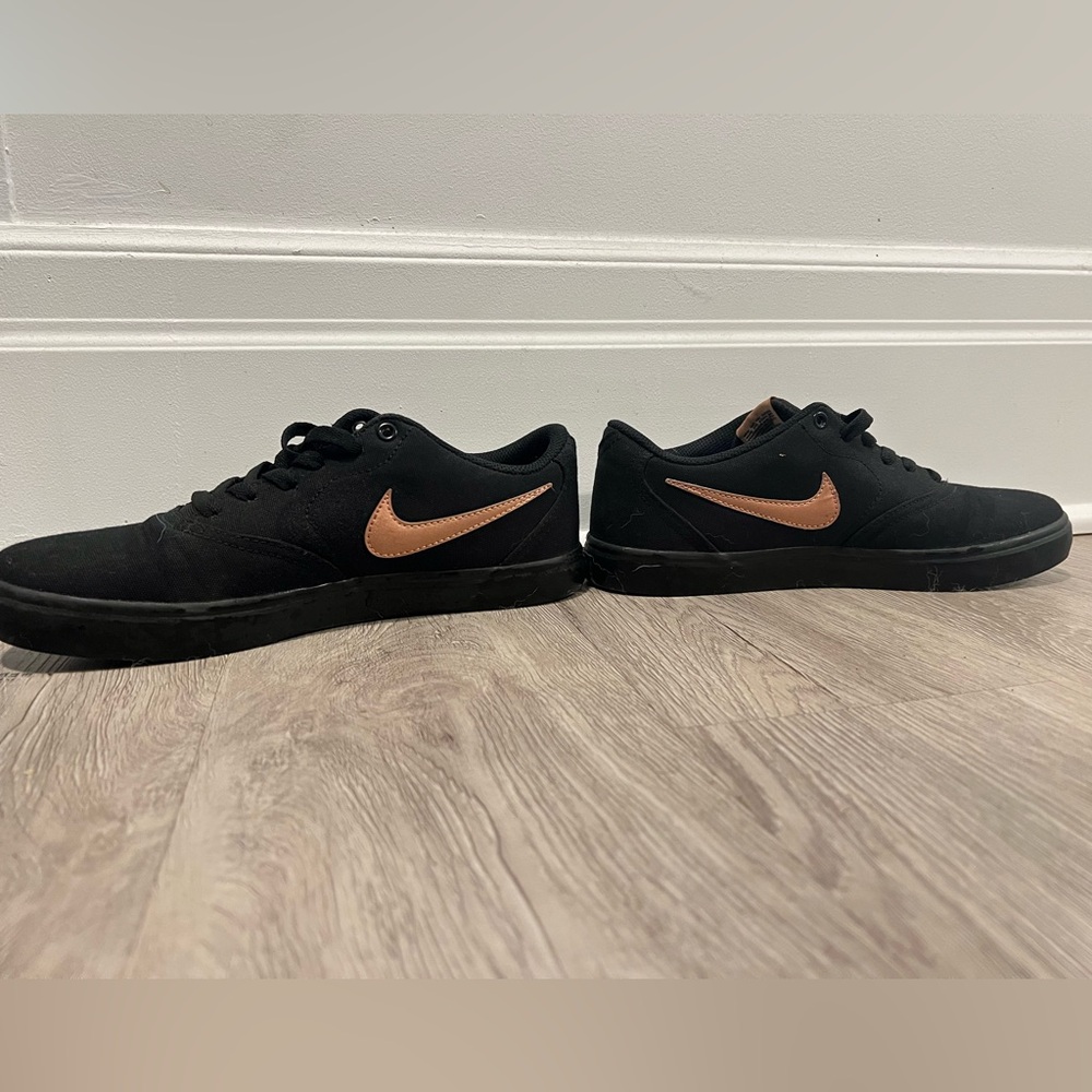 Nike SB Check Rose gold and black sneakers